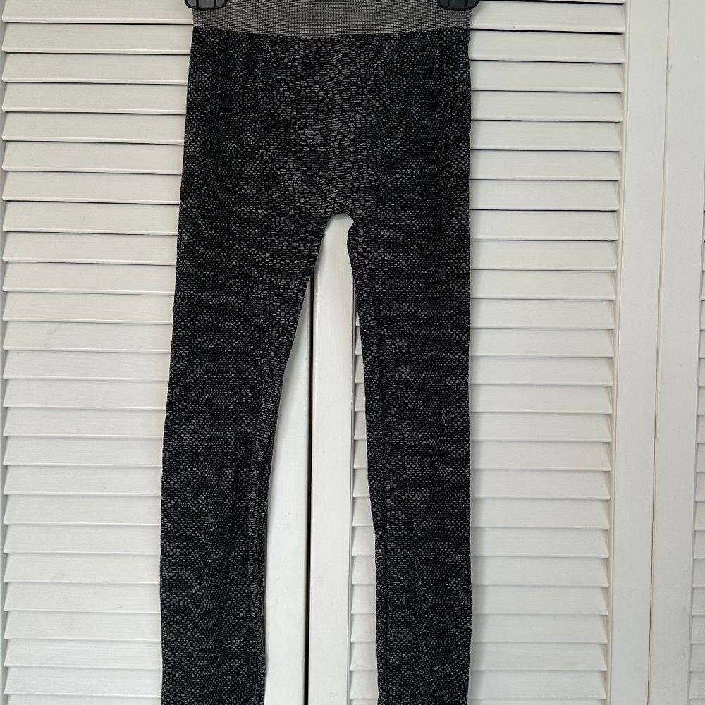 (NWOT) WOMEN'S NIKIBIKI SEAMLESS SLIM LEGGINGS, SIZE: OS (ONE SIZE FITS ALL)